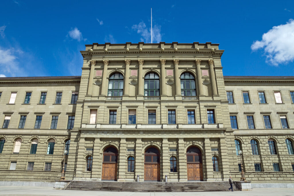 Vorderansicht der Universität von Zürich