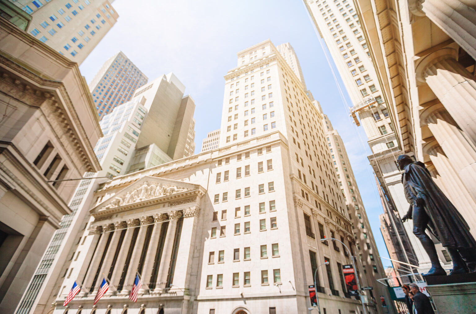 US Wall Street von unten fotografiert