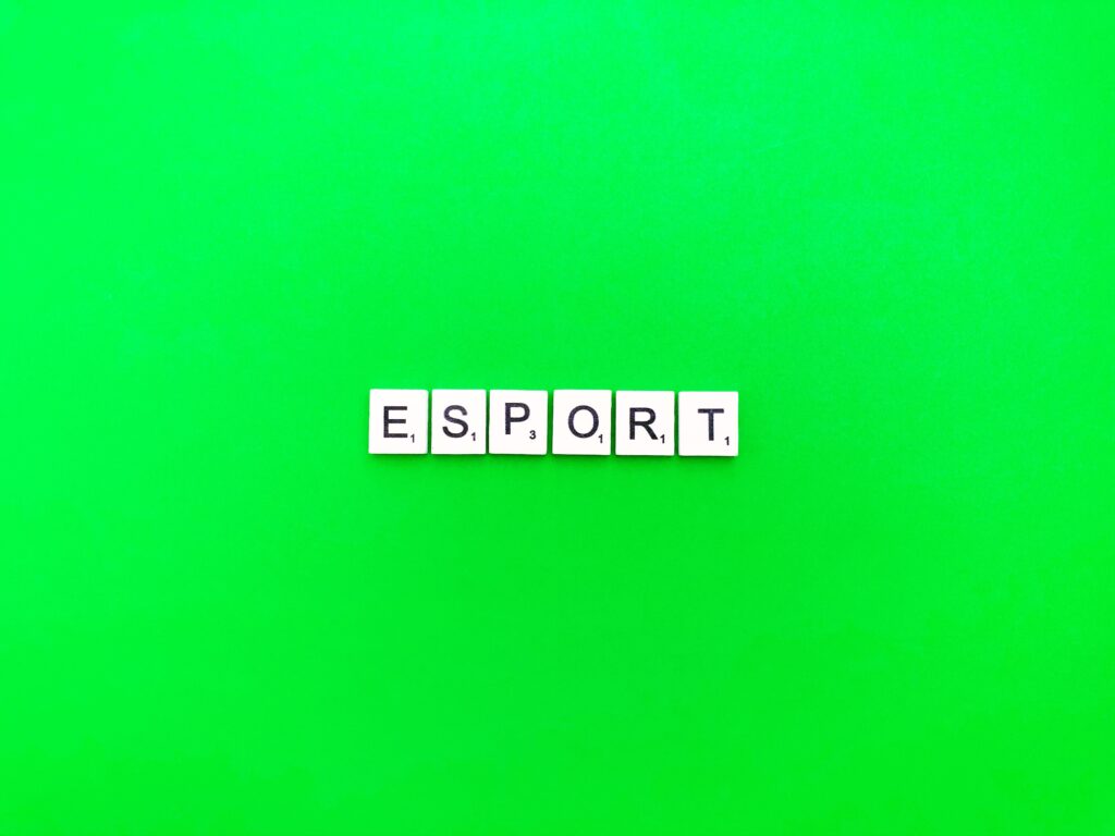 grüner Hintergrund und ESPORT mit Buchstaben und Zahlen geschrieben 