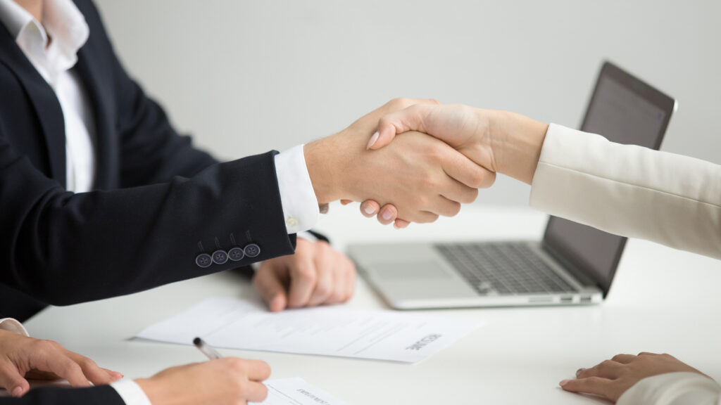 AQIIDO HR beschleunigt das Bewerbermanagement durch KI-Tools und eine EU-weite Bewerberdatenbank im Recruiting.